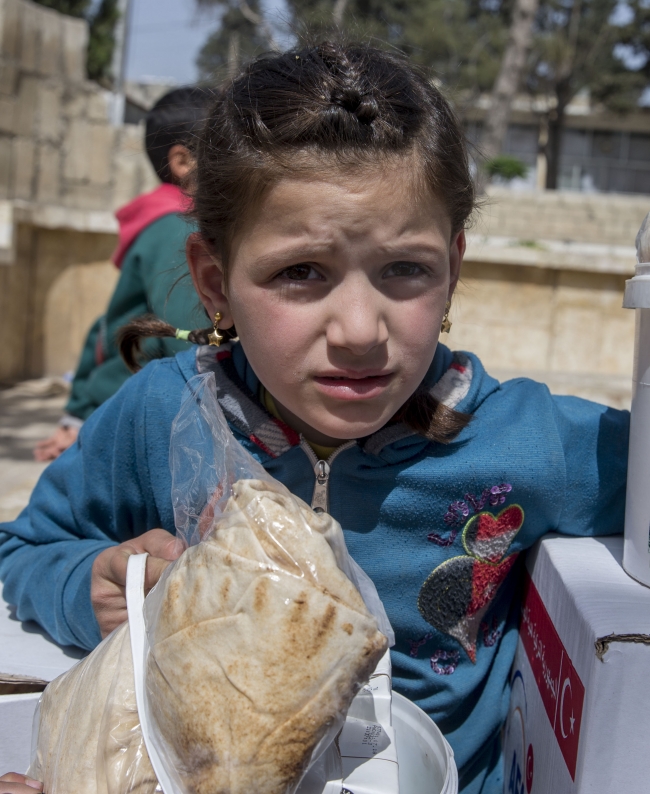 Afrin'de yardım seferberliği devam ediyor